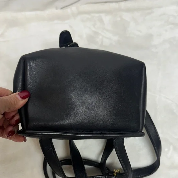 Coach Mini Leather Backpack Glove Tan Turn Lock Vintage Brass hardware - Picture 4 of 16